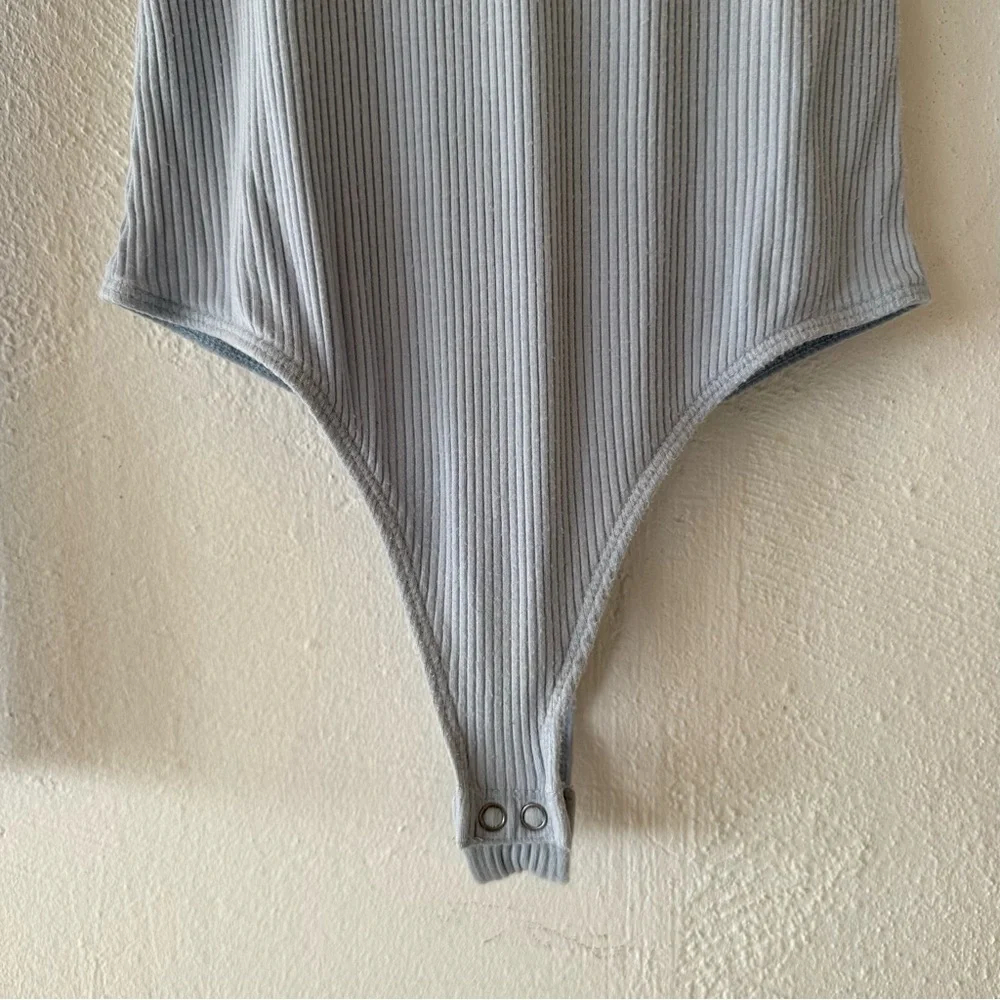 Long sleeve‎ Hollister California Ribbed Bodysuit Womens Size S Light Gray